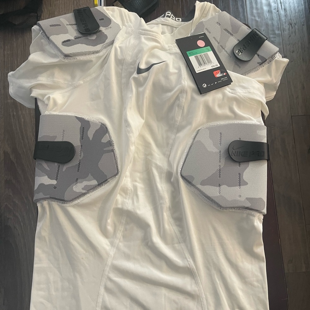 Nike Pro Hyperstrong targeted impact compression